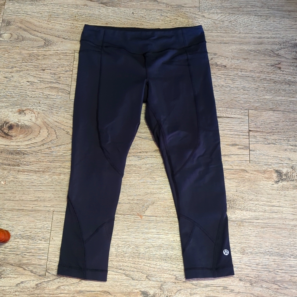 Lululemon everyday. Black crop these are super comfy size 6